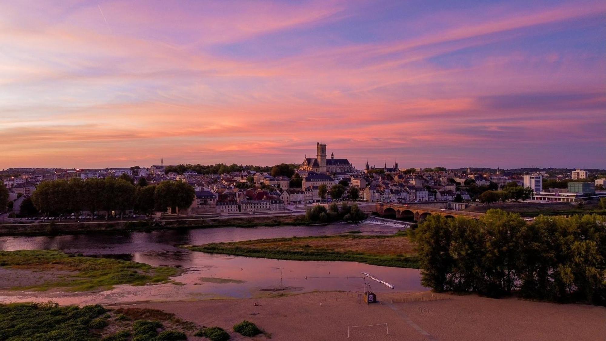 "Au Centre De Nevers" Hyper Centre Ville De Nevers, Proche Gare, Spacieux & Calme Zewnętrze zdjęcie