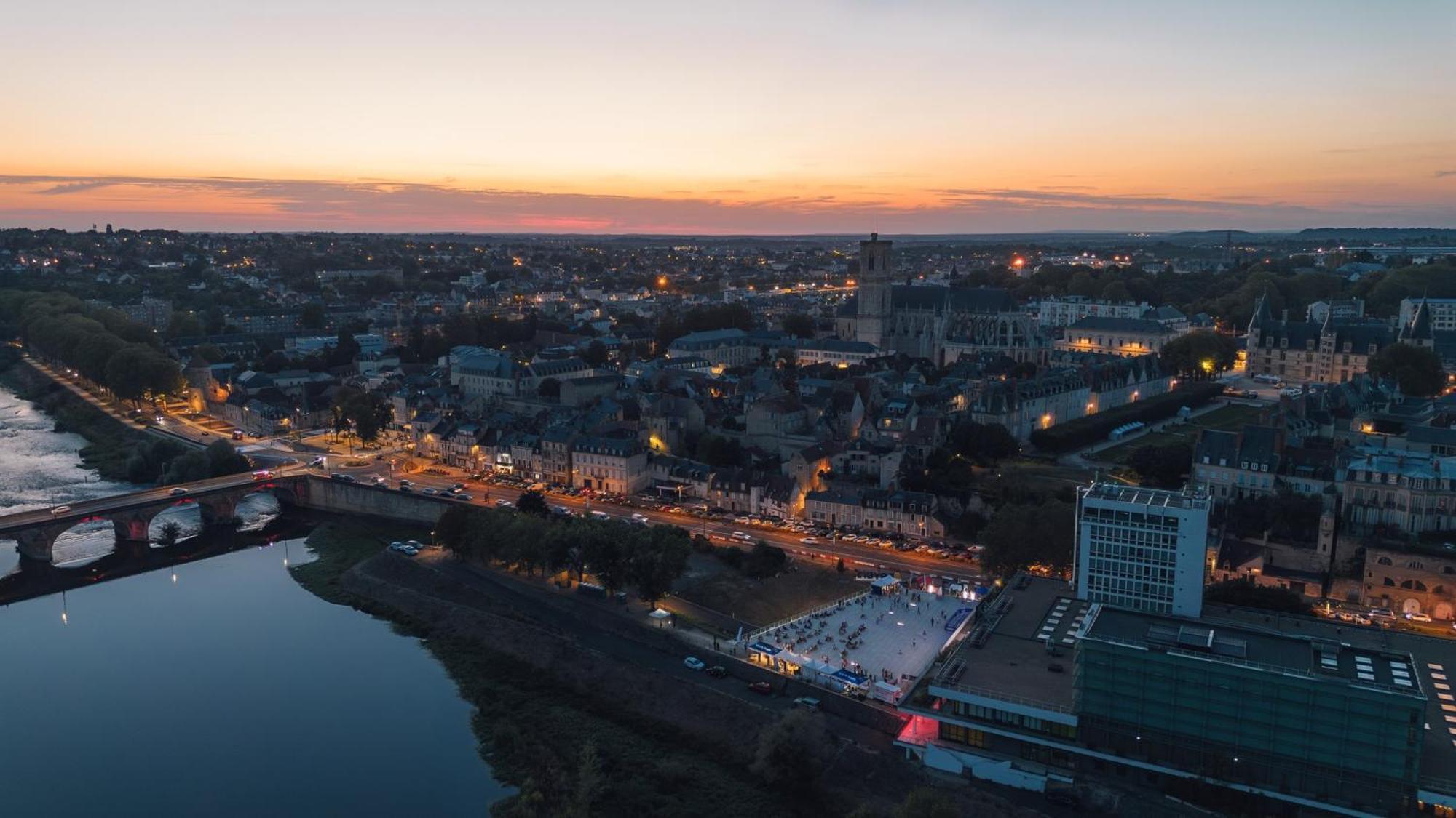 "Au Centre De Nevers" Hyper Centre Ville De Nevers, Proche Gare, Spacieux & Calme Zewnętrze zdjęcie