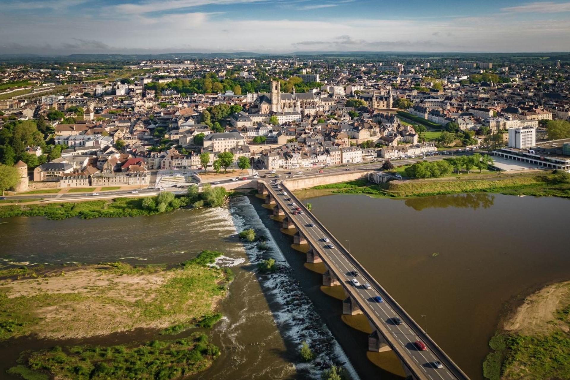 "Au Centre De Nevers" Hyper Centre Ville De Nevers, Proche Gare, Spacieux & Calme Zewnętrze zdjęcie